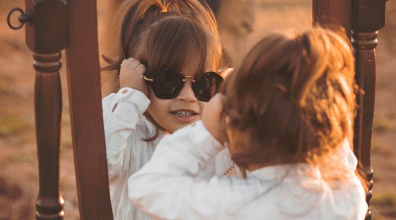 Dieťa a slnečné okuliare